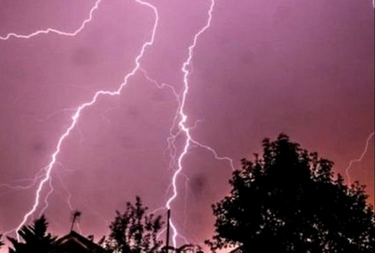 Thunderstorm And Lightning Havoc In Many Places In Uttar Pradesh 23 People Died उत तर प रद श म कई जगह आ ध त फ न और ब जल क कहर 23 ल ग क गई ज न Amar Ujala