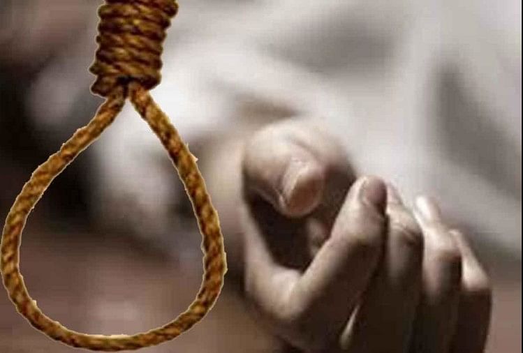 हिमाचल: 22 वर्षीय विवाहिता ने फंदा लगाकर की ख़ुदकुशी हिमाचल: 22 वर्षीय विवाहिता ने फंदा लगाकर की ख़ुदकुशी