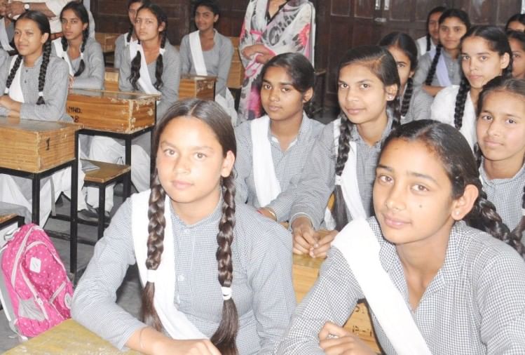 आज से शिक्षक दसवीं और 12वीं के विद्यार्थियों को कक्षाओं में बैठाकर पढ़ाएंगे