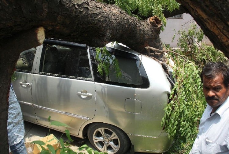 Dust Storm And Heavy Rain In Uttar Pradesh, 38 People Killed - यूपी में  आंधी-बारिश बनी आफत, मरने वालों की संख्या 38 हुई - Amar Ujala Hindi News Live