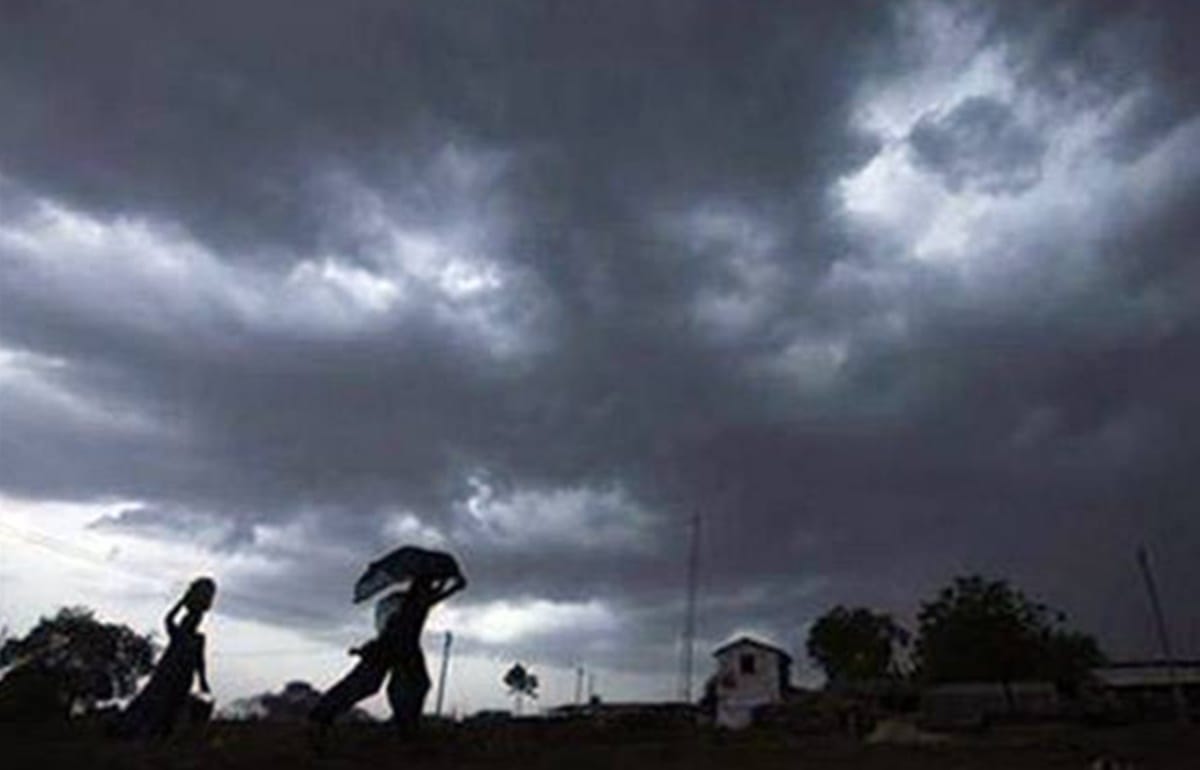 Thunderstorms Sky Lightning Killed Many People In Bihar In Last 24 Hours  Says State Disaster Department - बिहार में आंधी-तूफान और बिजली गिरने से 83  लोगों की मौत, पीएम ने जताया दुख -