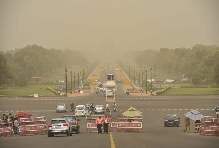 Dusty Storm In Delhi Ncr Strong Wind Before Monsoon दिल्लीncr में तेज धूल भरी आंधी, विमान