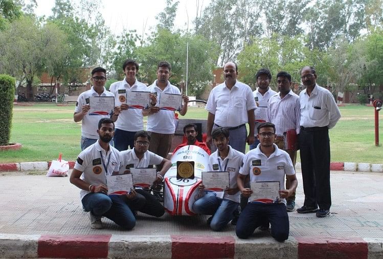 Hindustan College Students Made Formula1 Racing Car Supra Saeindia 2018 ह न द स त न क ल ज क छ त र क फ र म ल 1 क र द ख हर क ई रह गय द ग Amar Ujala Hindi News Live