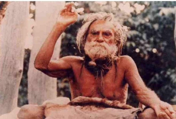 पढ़िए ऐसे 'बाबा' की कहानी, जिनके चरणों में सिर झुका चुके थे कई देश के प्रधानमंत्री देवरहा बाबा