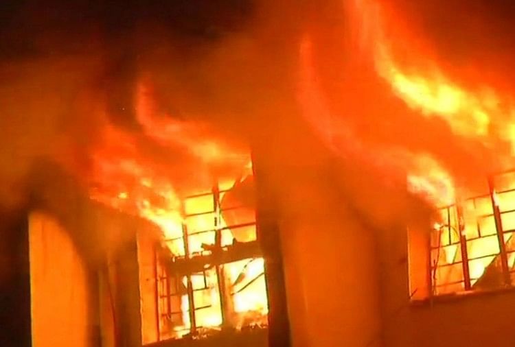 Un incendie se déclare dans une usine de couture située à Gandhi Nagar à Delhi One Dead