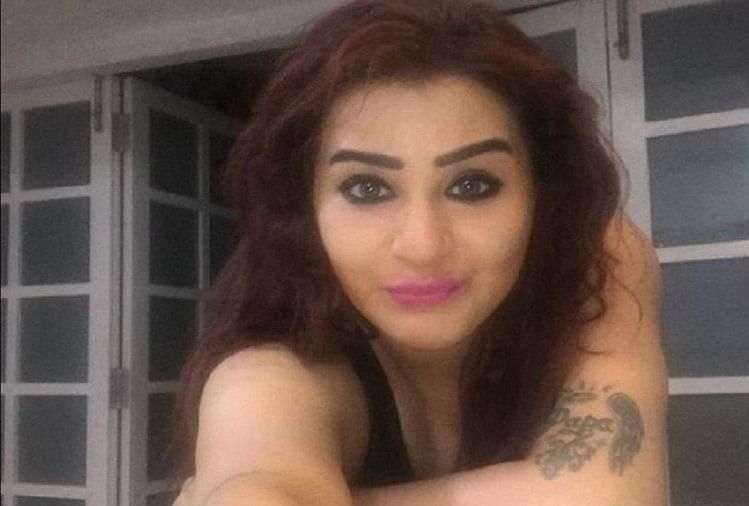 Netizen Commented On Tv Actress Shilpa Shinde Selfi - सेल्फी शेयर कर