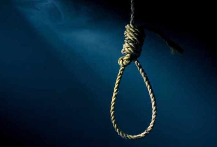 Wife committed suicide in Varanasi by hanging herself after an argument with husband