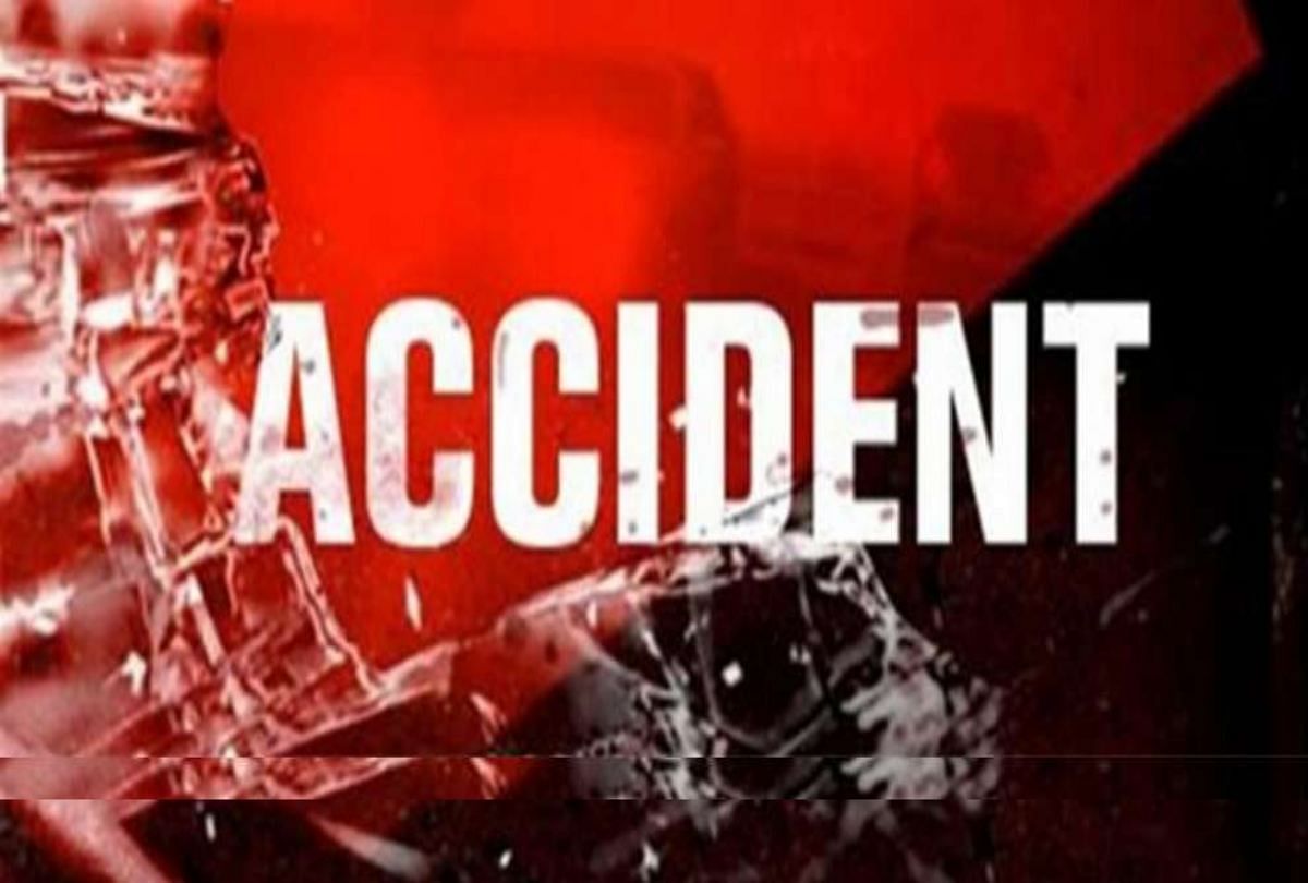 Two Died In Truck Accident In On Kalka Shimla National Highway - कालका-परवाणू  मार्ग पर पर राशन से लदा ट्रक पलटा, दो लोगों की मौत - Amar Ujala Hindi News  Live