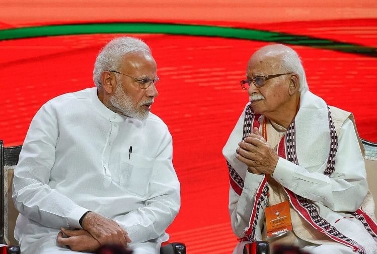 नरेंद्र मोदी और लालकृष्ण आडवाणी