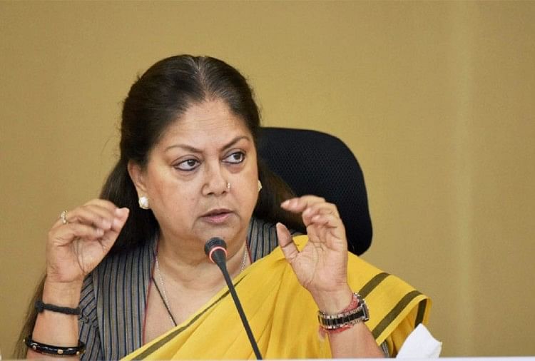 राजस्थान चुनाव 2018: 3 दशकों से चुनाव जीत रहीं वसुंधरा राजे क्या अपने लिए सुरक्षित सीट ढूंढ रही हैं वसुंधरा राजे, मुख्यमंत्री, राजस्थान (फाइल फोटो)