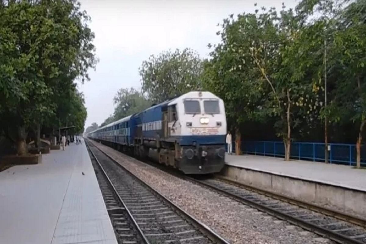 Indian Railway To Run Special Trains On Diwali And Chhath Pooja. - दीपावली  व छठ के लिए रेलवे ने की तैयारियां, चलेंगी स्पेशल व सुविधा ट्रेनें, यहां  देखें पूरा प्लान - Amar