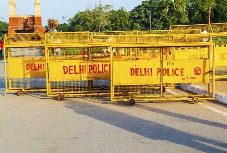 La police de Delhi présente une femme disparue et sa fille à son père du Madhya Pradesh