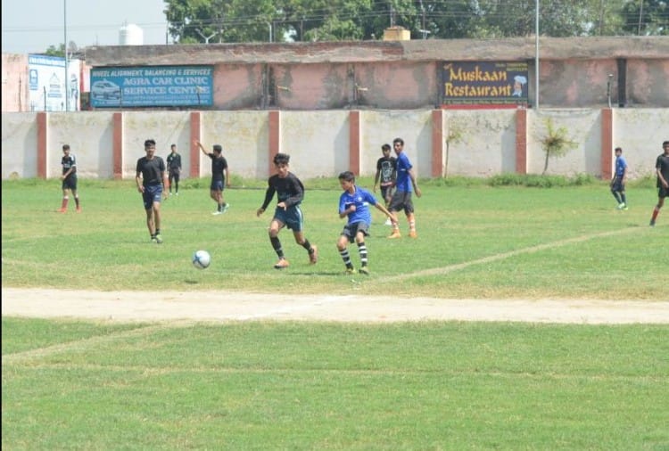 Students Football League Match Starts In Agra ताजनगरी में लगातार बढ़