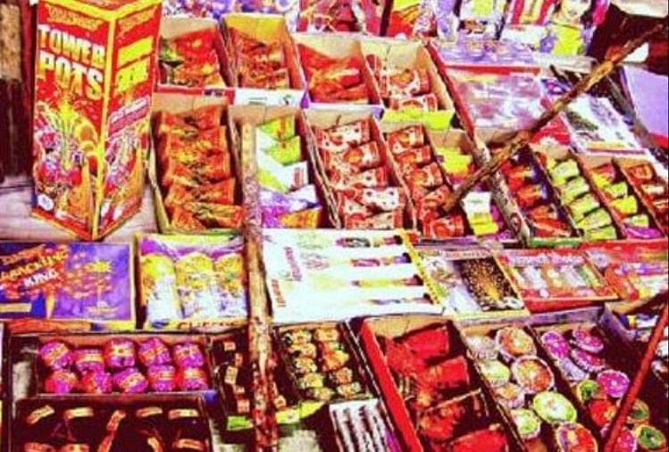 Crackers Market In Lucknow - रस्तोगी कॉलेज के मैदान में ही लगेगा फुटकर पटाखा  बाजार, चाइनीज समेत इन पटाखों पर रोक - Amar Ujala Hindi News Live