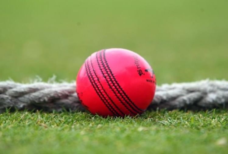 Cricket Played In Dhoti And Commentry In Sanskrit Language In Varanasi