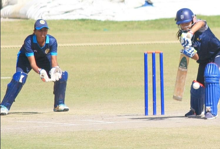 Woman Under 23 Cricket League Mumbai Team Defeated Himachal Team - अंडर-23 महिला क्रिकेट लीग में मुंबई ने रोका हिमाचल की जीत का सफर - Amar Ujala Hindi News Live