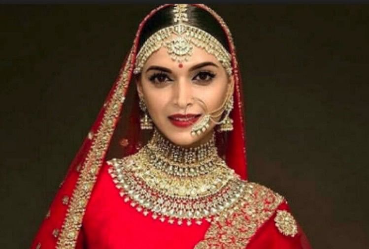 Deepika Padukone Ranveer Singh Marriage First Time Wear Red Saree Video À¤¶ À¤¦ À¤• À¤¬ À¤¦ À¤¦ À¤– À¤ˆ À¤¦ À¤¦ À¤ª À¤• À¤• À¤ªà¤¹à¤² À¤à¤²à¤• À¤² À¤² À¤° À¤— À¤• À¤¸ À¤¡ À¤® À¤¢ À¤°à¤¹ À¤•à¤¯ À¤®à¤¤ Amar Ujala
