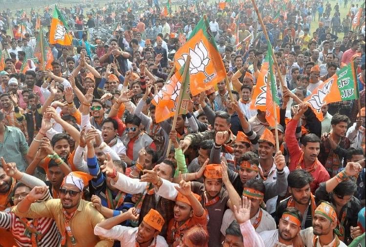 Bjp Kamal Sandesh Bike Rally In Braj - लोकसभा चुनाव से पहले ब्रज में कमल संदेश बाइक रैली निकाल भाजपा ने दिखाया दम, देखें तस्वीरें