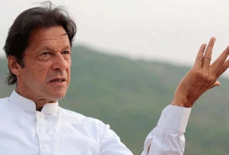 भारत की धमकी से घबराया पाकिस्तान, दूतावासों में जाकर कर रहा यह हरकत Pakistan PM Imran Khan