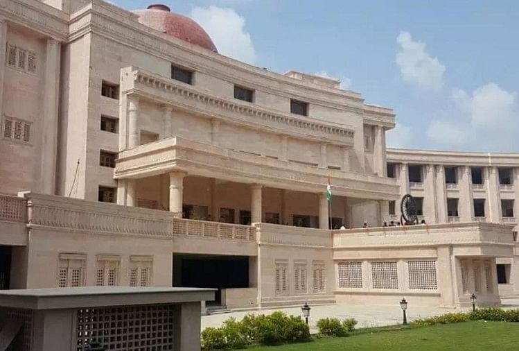Lucknow : sur ordre du tribunal, un étudiant méritoire dalit a été admis à Bhu Iit, le juge lui-même a payé les frais de l’étudiant