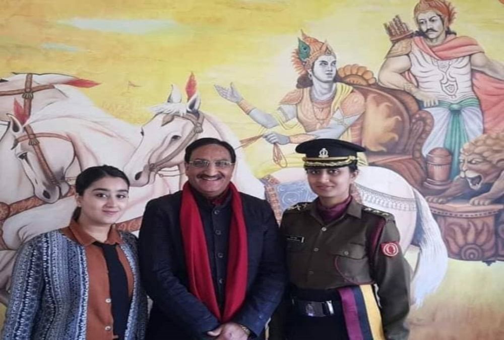 Ex Cm Ramesh Pokhriyal Nishank Daughter Become Colonel In Indian Army à¤² à¤– à¤• à¤¨ à¤•à¤° à¤› à¤¡ à¤ª à¤° à¤µ à¤¸ à¤à¤® à¤• à¤¬ à¤Ÿ à¤¬à¤¨ à¤• à¤ª à¤Ÿà¤¨ à¤µà¤° à¤¦ à¤® à¤¦ à¤– à¤—à¤° à¤µ à¤¸ à¤š à¤¡ à¤¹ à¤† à¤ª à¤¤ à¤• à¤¸ à¤¨