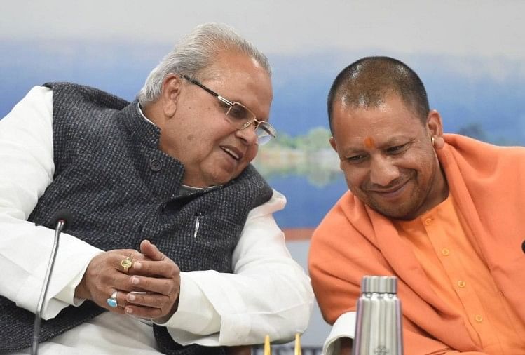 जम्मू एंड कश्मीर के राज्यपाल के साथ सीएम योगी