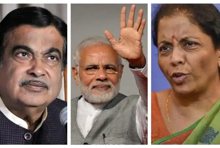 केंद्रीय मंत्री नितिन गडकरी, प्रधानमंत्री नरेंद्र मोदी और रक्षा मंत्री निर्मला सीतारमण