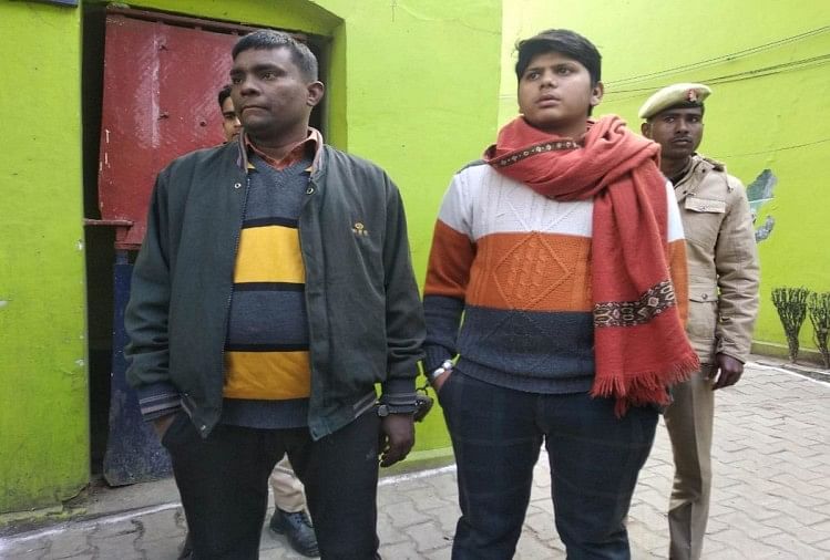 बापू के पुतले को गोली मारने के मामले में 6 गिरफ्तार, पूजा शकुन और पति अशोक पाण्डेय फरार two man arrest