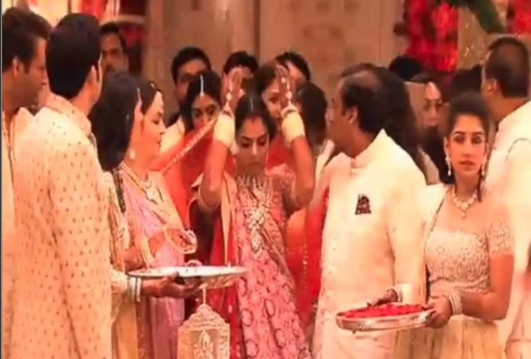 Image result for विदाठमà¥à¤ à¤
à¤à¤¬à¤¾à¤¨à¥ परिवार