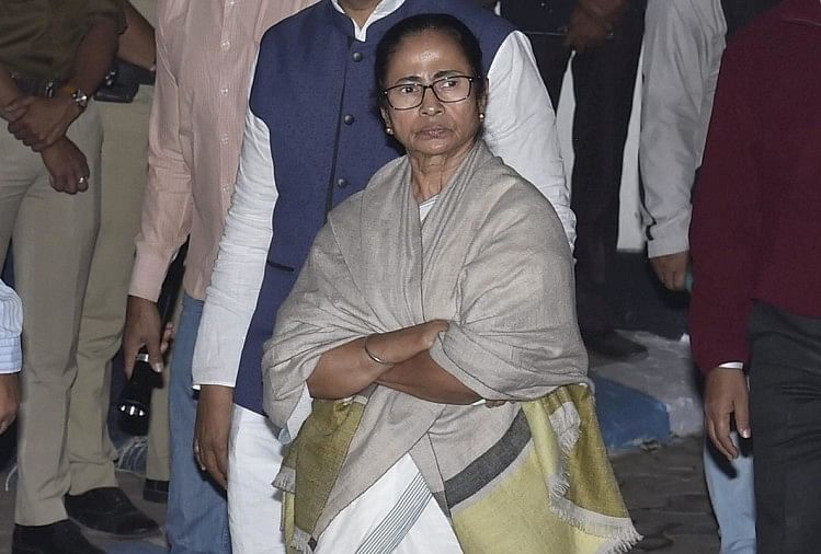 13 साल पहले 26 दिनों तक धरने पर बैठी थीं ममता बनर्जी, जानें वजह ममता बनर्जी