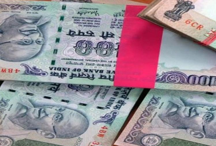 भाजपा नेता के पेट्रोल पंप सेल्समैन की आंखों में मिर्च डालकर लूट, बदमाशों ने लूटे 33 लाख प्रतीकात्मक