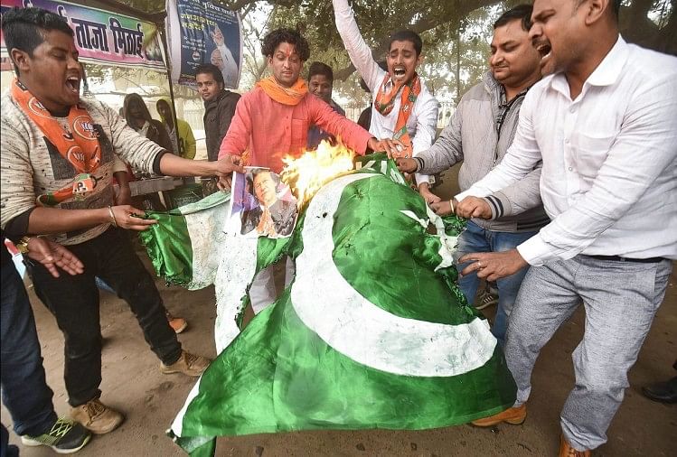 पुलवामा हमले के बाद देशभर में विरोध प्रदर्शन