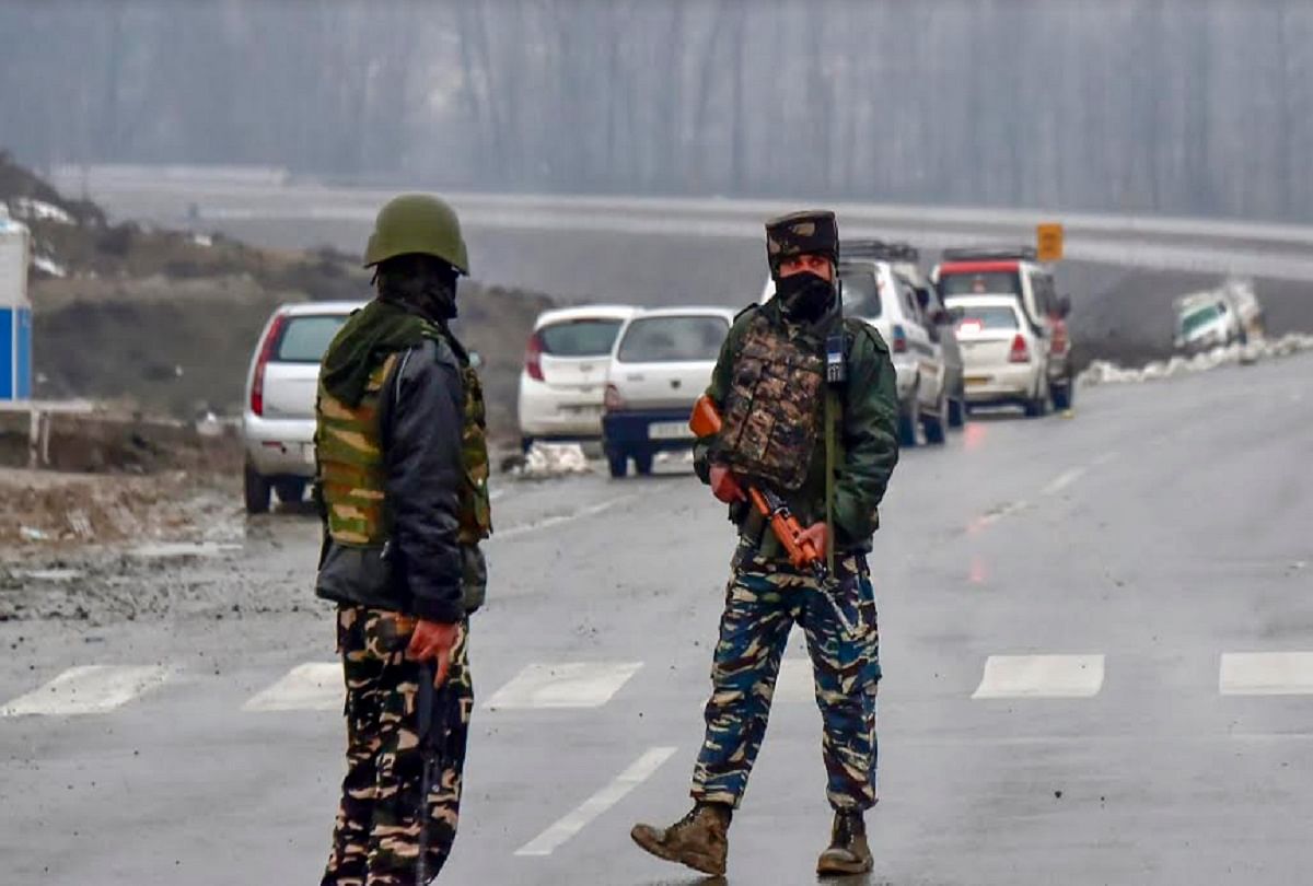 Jammu And Kashmir Encounter Between Security Forces And Terrorists Near Ban  Toll Plaza In Jammu - ट्रक से कश्मीर जा रहे चार आतंकियों को जवानों ने मार  गिराया, जम्मू-श्रीनगर हाईवे बंद -