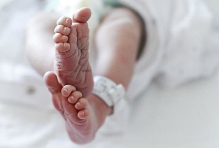 ममता की 'शहीद रैली' में आते हुए महिला ने बस में दिया बच्चे को जन्म प्रतीकात्मक तस्वीर