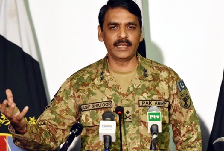 आसिफ गफूर, पाकिस्तानी सेना