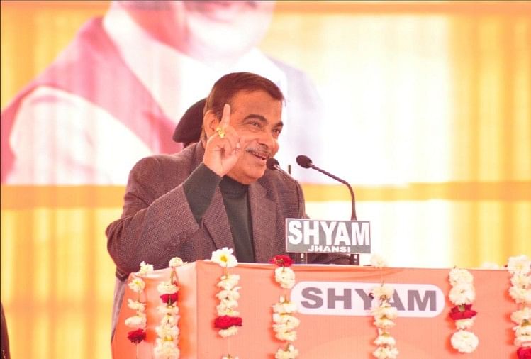 चुनावी रैली में केंद्रीय मंत्री नितिन गडकरी हुए बेहोश, सुरक्षाकर्मी ने संभाला केंद्रीय मंत्री नितिन गडकरी (फाइल फोटो)
