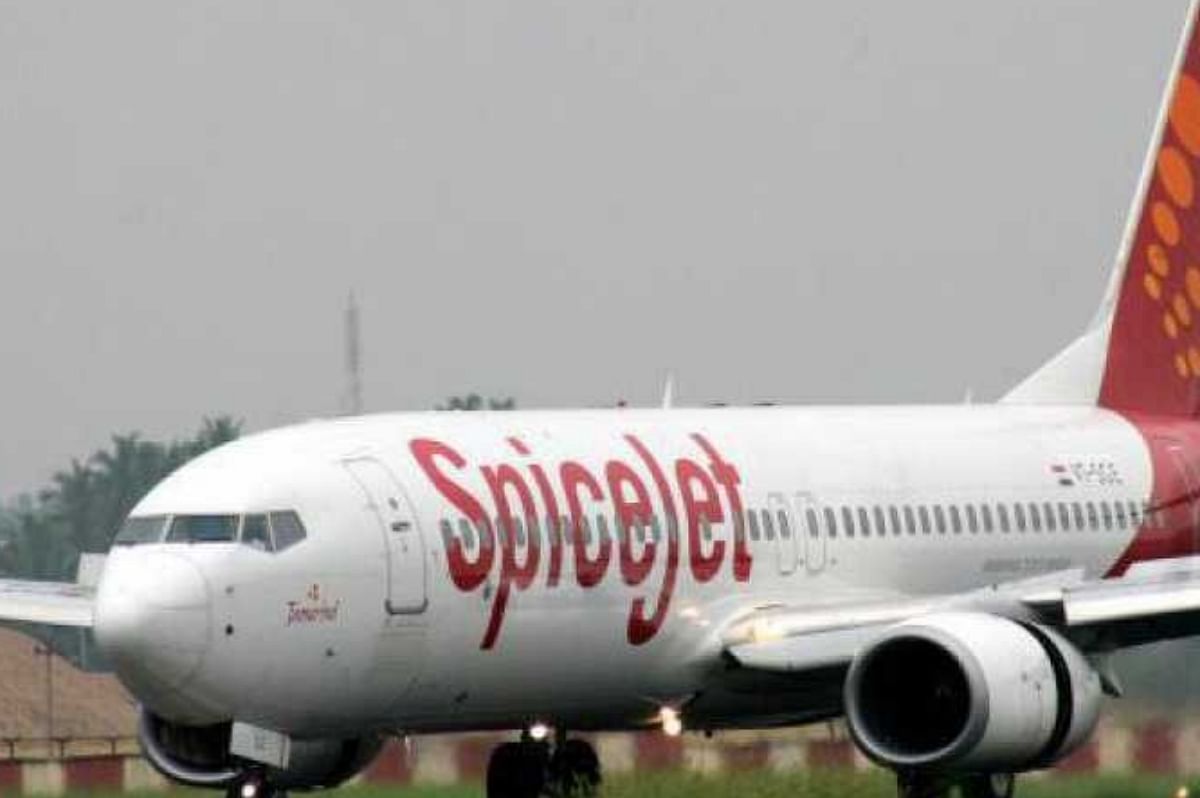 Spicejet Aircraft Diverted To Varanasi Due To Technical Fault Going From  Ahmedabad To Patna - अहमदाबाद से पटना जा रहे विमान में सवार यात्रियों की  हवा में अटकी सांसें, तकनीकी खराबी की