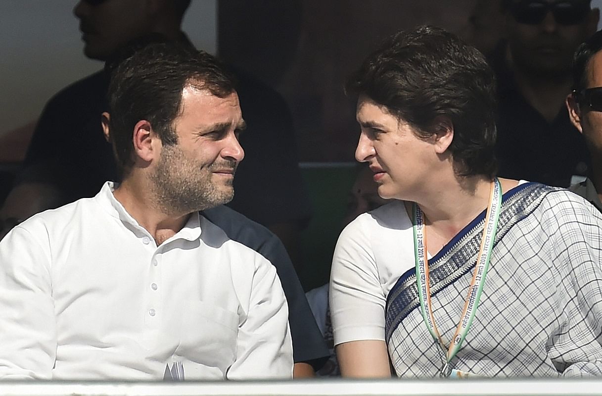 कांग्रेस अध्यक्ष राहुल गांधी के साथ गांधीनगर में प्रियंका गांधी(File Photo)