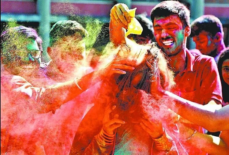 Tight Security In Punjab University And Chandigarh City On Holi - होली: पीयू में कल बाहरी लोगों की एंट्री बैन, मनचलों और हुड़दंगियों पर रहेगी पुलिस की नजर - Amar Ujala Hindi