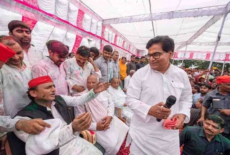 रामगोपाल यादव साथ में अखिलेश एवं मुलायम