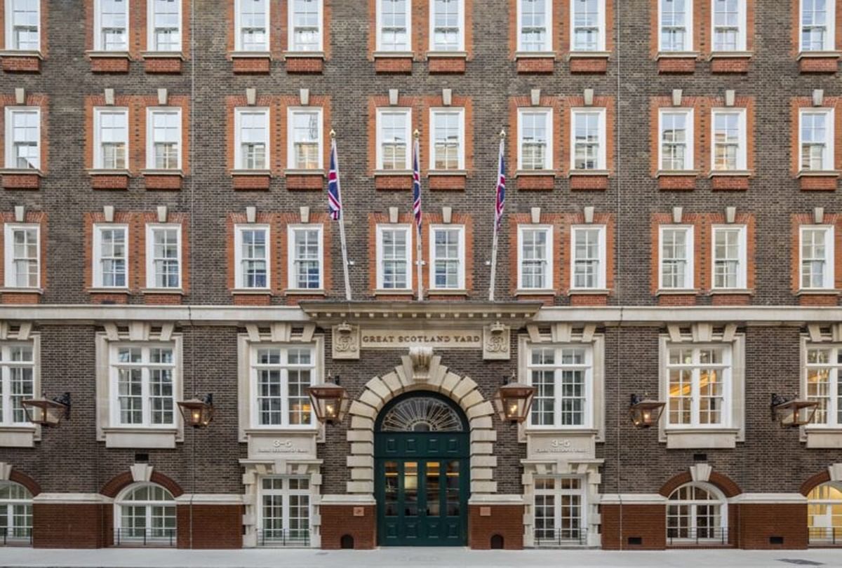 Indian Changed Scotland Yard Building To Five Star Hotel In London भ रत य न फ इव स ट र ह टल म बदल 1829 क स क र टल ड य र ड ब ल ड ग खर च क ए 685 कर ड र पय Amar Ujala