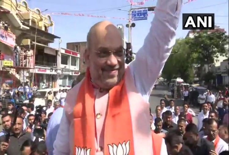 LIVE: नामांकन से पहले रैली में बोले अमित शाह- भाजपा के बिना मेरा जीवन शून्य, शुरू हुआ रोड शो नामांकन से पहले जनसभा के लिए पहुंचे अमित शाह