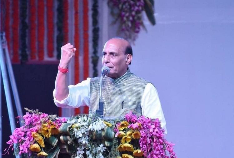 राजनाथ ने की विंग कमांडर अभिनंदन की तारीफ, कहा- एफ-16 पर झूठ बोल रहा है पाकिस्तान केंद्रीय गृह मंत्री राजनाथ सिंह (फाइल फोटो)