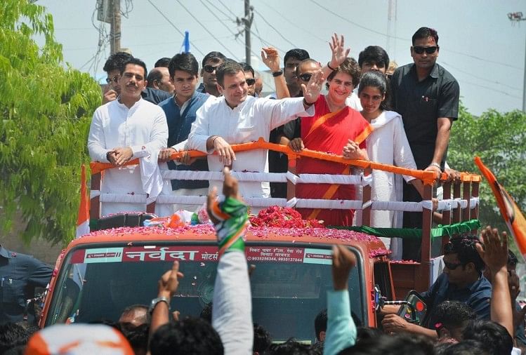 अमेठी में राहुल के रोड शो में गांधी परिवार की विरासत की झांकी, प्रियंका के बच्चे भी हुए शामिल अमेठी में राहुल का रोड शो
