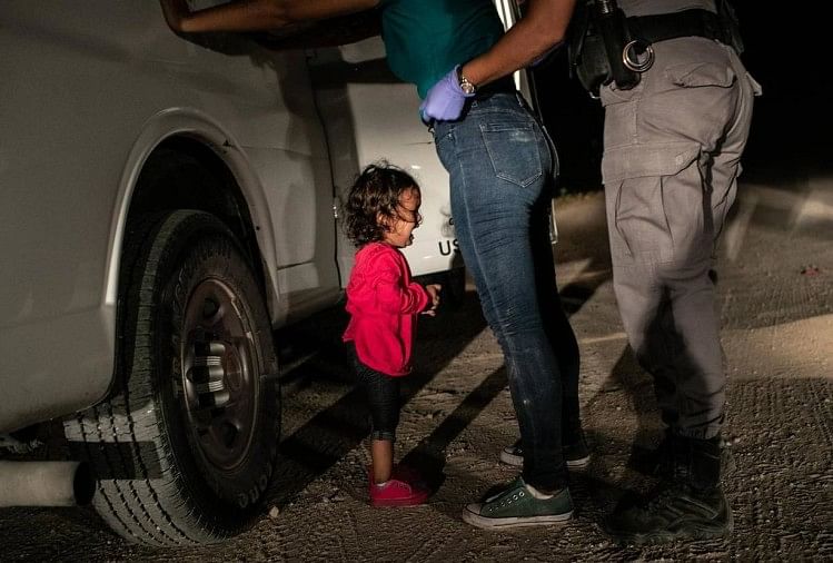 The picture Of Migrant Toddler Crying At US border won the World Press Photo Award 2019