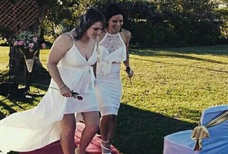 Image result for lesbian cricketer nicola hancock and hayley jensen married to each other