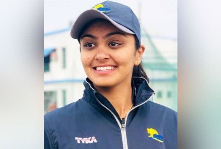 Indian Women Cricketer Harleen Deol Singing Video Goes Viral ...
