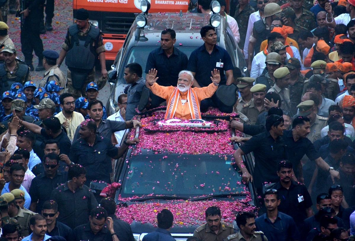 पीएम मोदी का वाराणसी में रोड शो