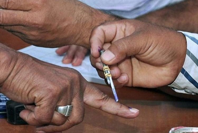 Bypolls to 15 Karnataka Assembly seats on December 5 says Election Commission