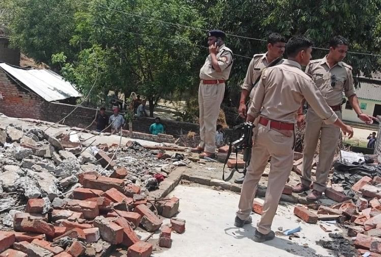 बंगाल: बीरभूम में विस्फोट से तृणमूल नेता का घर ढहा, आसनसोल में पार्षद की गोली मारकर हत्या सांकेतिक तस्वीर